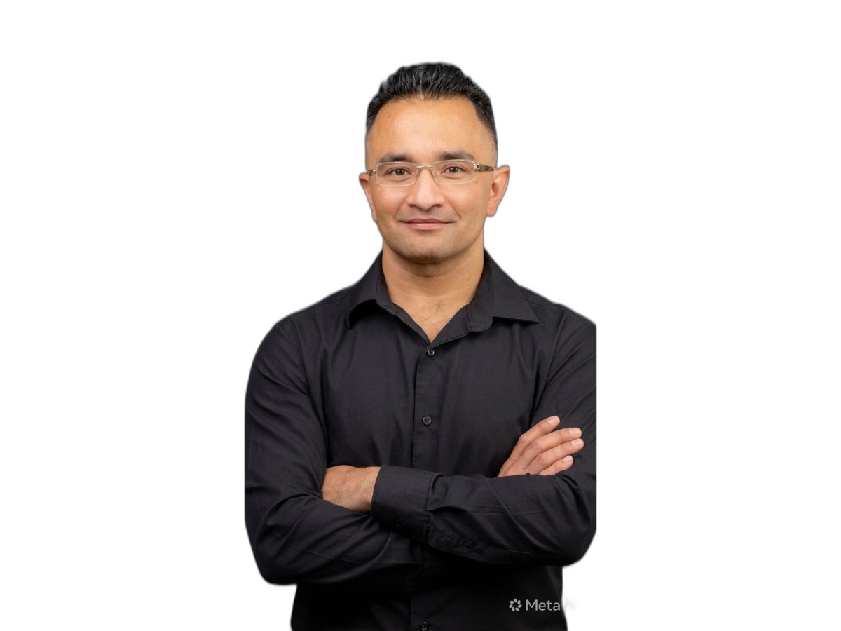 Hugo Jimenez, REALTOR®, with arms crossed
